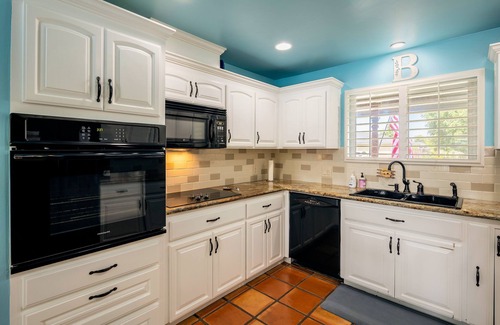 Raisin House | Marvel home w/Pool, Gazebo, Movie Room, Gym, Traeger