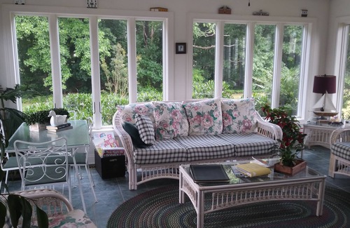 Secretary Bed & Breakfast | Marvel's on the Creek