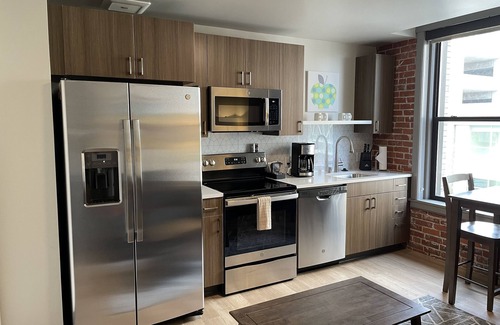 Riverside Apartment | Marvelous 1 Bed Riverfront Park Travel Apartment