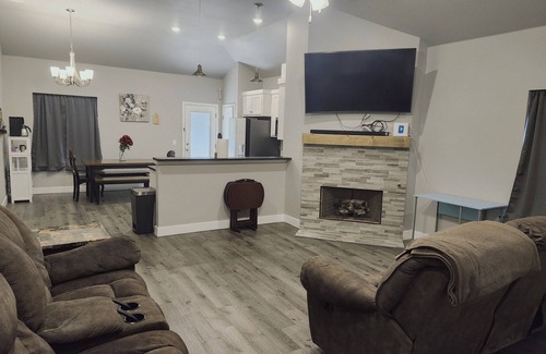 Lubbock House | Marvelous 4-bedroom 8+ person house with AC in Lubbock