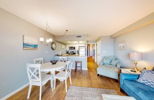 Gulf Shores Condo | Marvelous Gulf front condo w/community outdoor pool, hot tub, and beach access