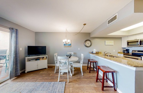 Gulf Shores Condo | Marvelous Gulf front condo w/community outdoor pool, hot tub, and beach access