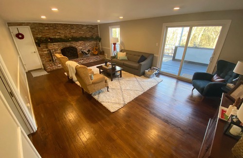 Lake Barcroft House | Marvelous Home in Gorgeous Neighborhood Near DC