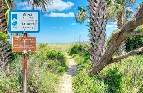 Vilano Beach Apartment | Marvelous Mermaid Bungalow, Dog-Friendly Upstairs Apt in Prime Vilano Beach