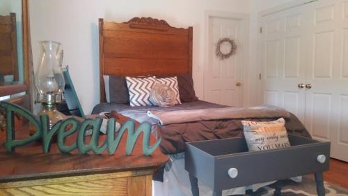 Secretary Bed & Breakfast | Marvels on the creek