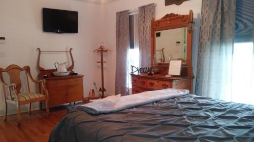 Secretary Bed & Breakfast | Marvels on the creek