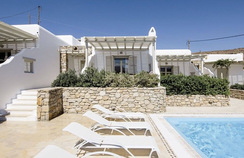 Ornos House | Marvi house with shared pool - My Rental Homes
