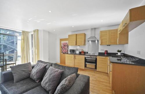 Bermondsey Apartment | Marx Stylish 1-Bed Apartment Near London Bridge & Tower Bridge - Great Location with Free Parking