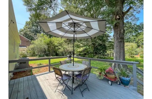 Warrenton Cottage | Mary's Place ❤ Bright 3BR with deck/private yard