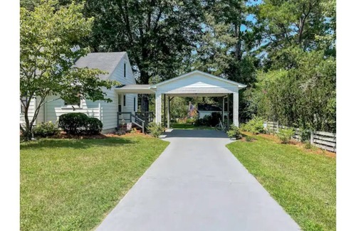 Warrenton Cottage | Mary's Place ❤ Bright 3BR with deck/private yard