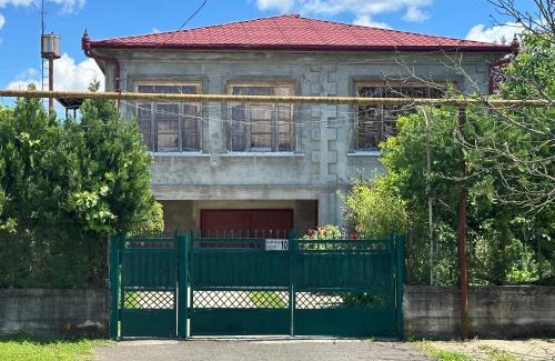 Zugdidi Apartment | Maryams Guesthouse