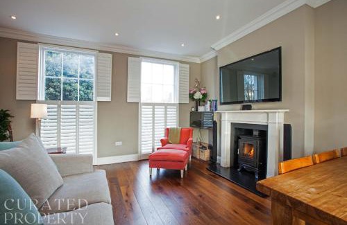 St. Johns Wood Apartment | Marylebone Luxury 2-Bed Duplex with Terrace