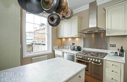 St. Johns Wood Apartment | Marylebone Luxury 2-Bed Duplex with Terrace
