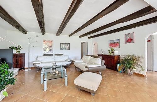 Saintes-Maries-de-la-Mer House | Mas authentique pour 8 personnes, piscine et jardin fleuri - FR-1-475-229