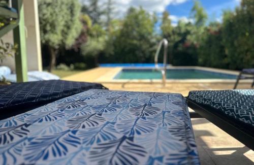 Arpaillargues-et-Aureillac Villa | Mas des rêves - piscine - clôturé