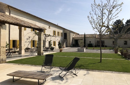 Valreas House | Mas de St Chétin, an authentic place which welcomes companies, friends, families.