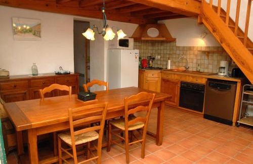 Laval-Saint-Roman House | Mas de Trescouvieux