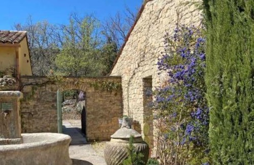 Murs Villa | Mas du LORIOT à Gordes avec vue exceptionnelle, 16 personnes
