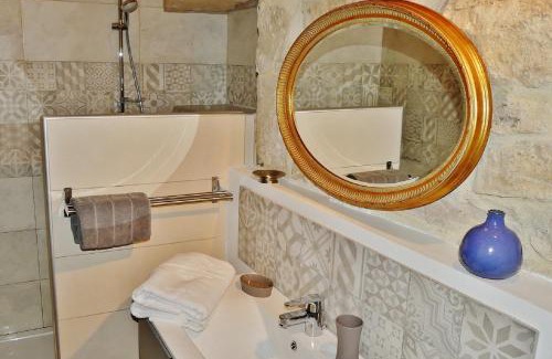 Barjac Bed & Breakfast | Mas Escombelle