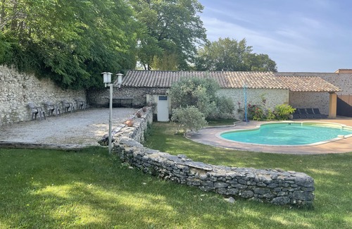 Valreas House | Mas Ferme du Chateau Montplaisir 4* "Castle side