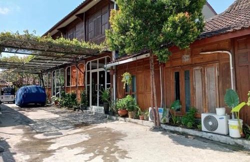 Prawirotaman House | Mas Jenar Guesthose by Kawulastay