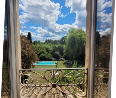 La Bruguiere Villa | Mas Les Romarins, 10 min d'Uzès, piscine et grand jardin clos, jeux, nid de repos et base pour activités dans le Gard