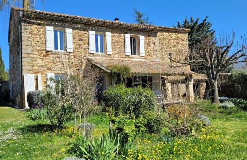 La Bruguiere Villa | Mas Les Romarins, 10 min d'Uzès, piscine et grand jardin clos, jeux, nid de repos et base pour activités dans le Gard