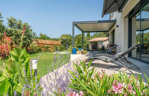 Cabrieres-d'Avignon Villa | Mas Mayflower