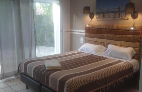 Argeles-sur-Mer House | Mas Picton chambres d'hôtes piscine jardin 10 min à pied de la mer