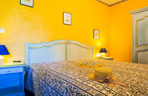 Marguerittes Hotel | MAS PROVENCAL GREAT PEACE OF THE COUNTRYSIDE