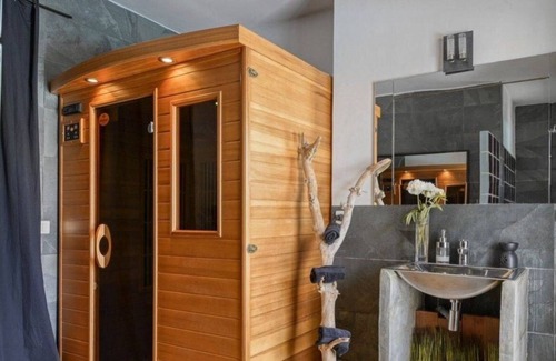 Saint-Laurent-d'Aigouze Bed & Breakfast | Mas Sainte Marie - Private Hot Tub Suites