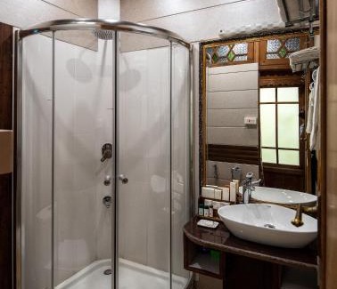 Sudarbal Boat Rental | Mascot Houseboats