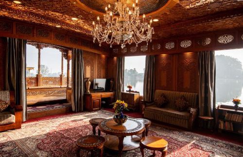 Sudarbal Boat Rental | Mascot Houseboats
