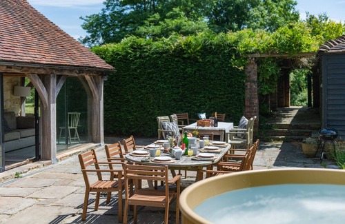Sheffield Green Apartment | Masketts Barn - sleeps 13 in period barn