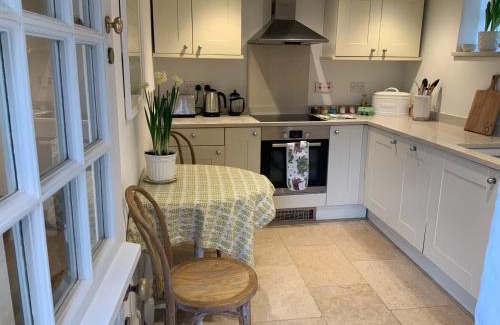 Witney House | Masons Cottage, an Idyllic retreat in an area of outstanding beauty, close to Blenheim Palace, Oxford & The Cotswolds