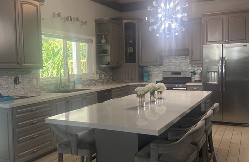 El Mirador House | Massive 5 Bedroom Estate - Walk/bike ride distance to downtown Palm Springs