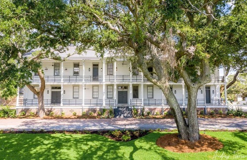 Tybee Island Condo | Massive Condo Sleeps 12 with Pool at North Beach