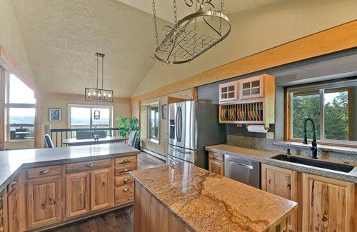 Palmer Lake House | Massive Deck + Sunroom Sleeps 13