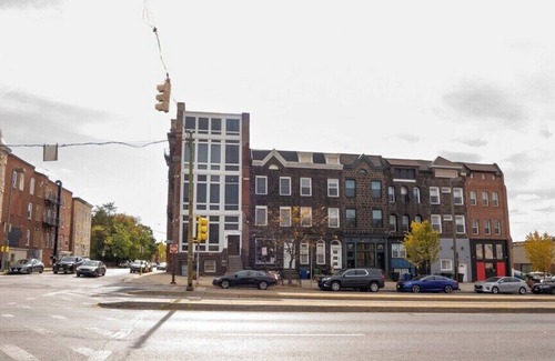 Downtown Baltimore Apartment | Massive Downtown Penn Station apt w/parking