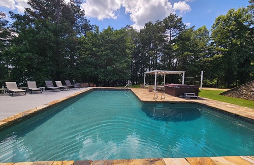 Gainesville House | Massive Lakefront Mansion, 7BR/6BA 11 beds, private pool & dock, 9200sqft+