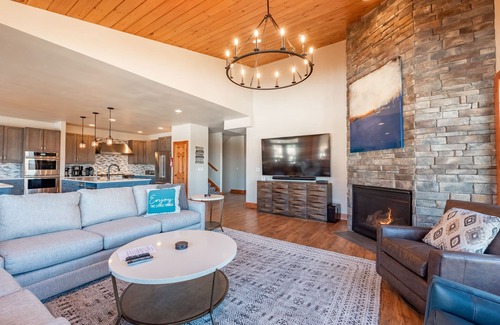 McHenry House | Massive Luxury Lodge by Wisp w/Pool and Game Area