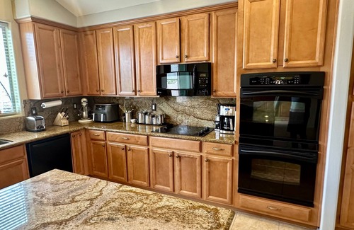 Tramonto House | Massive, picturesque family fun getaway w/pool, game room & trampoline