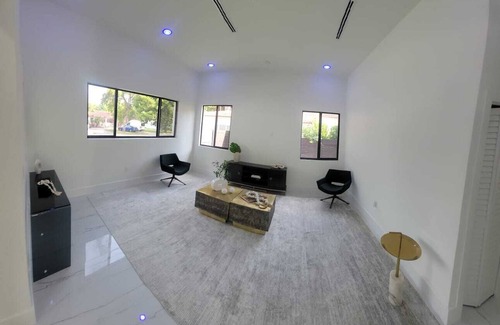 El Portal House | Massive rooms and living spaces. Great for