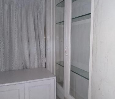 Khar Apartment | Master bedroom 1 a