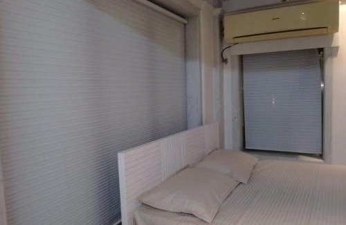 Khar Apartment | Master bedroom 1 a