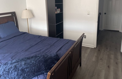 Aldie House | Master Bedroom and Private Bath with Walk-In Closet