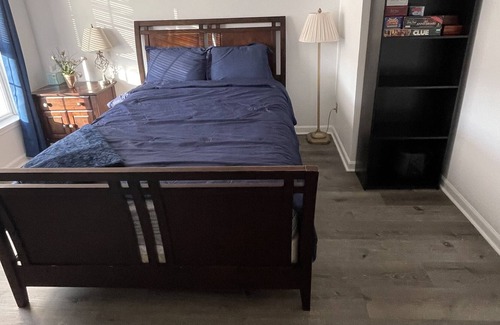 Aldie House | Master Bedroom and Private Bath with Walk-In Closet