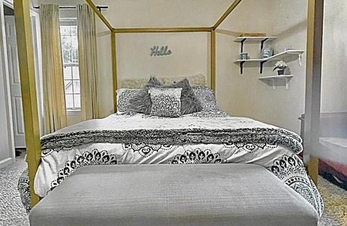 Loring Heights House | Master Bedroom, Great Location in Atlanta!
