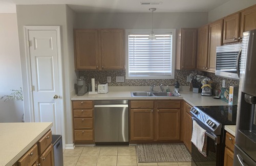 Winston - Salem House | Master Bedroom/on Golf Course/quiet Neighborhood/share house with other renters