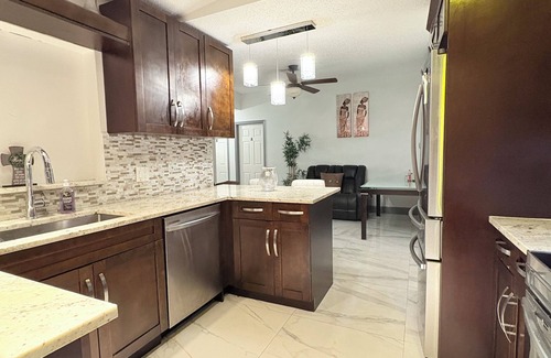 Margate House | Master Bedroom suite - Perfect for a getaway